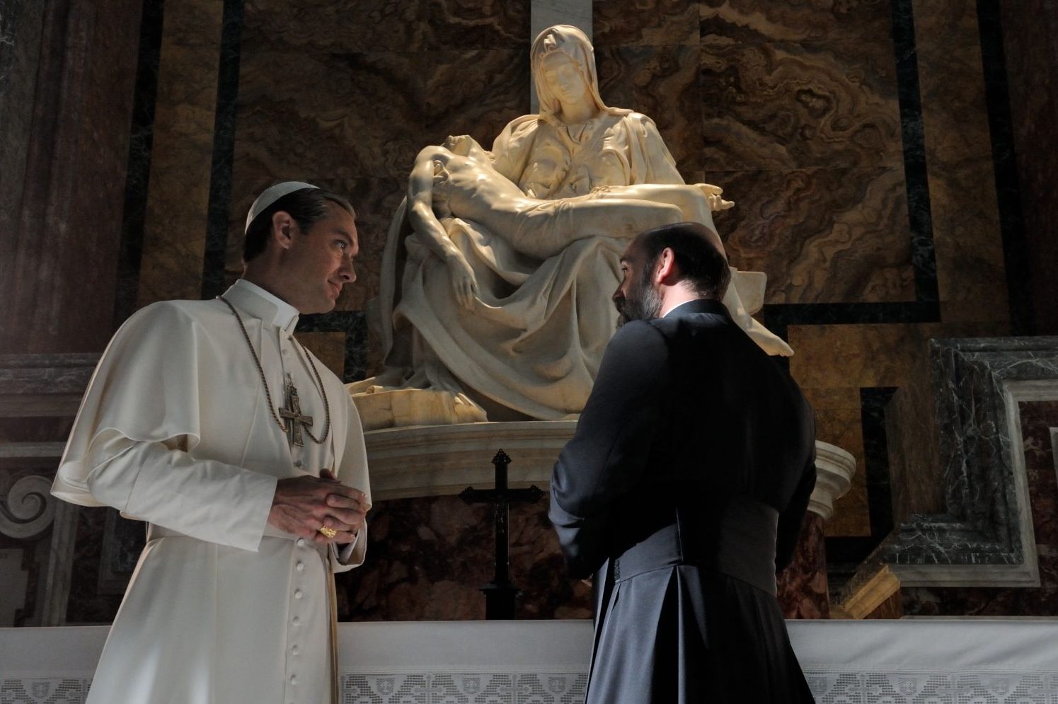 https://ratioshow.ru/images/2020/novosti/09/5-prichin-posmotret-serial-paolo-sorrentino/1600180236_1.jpg