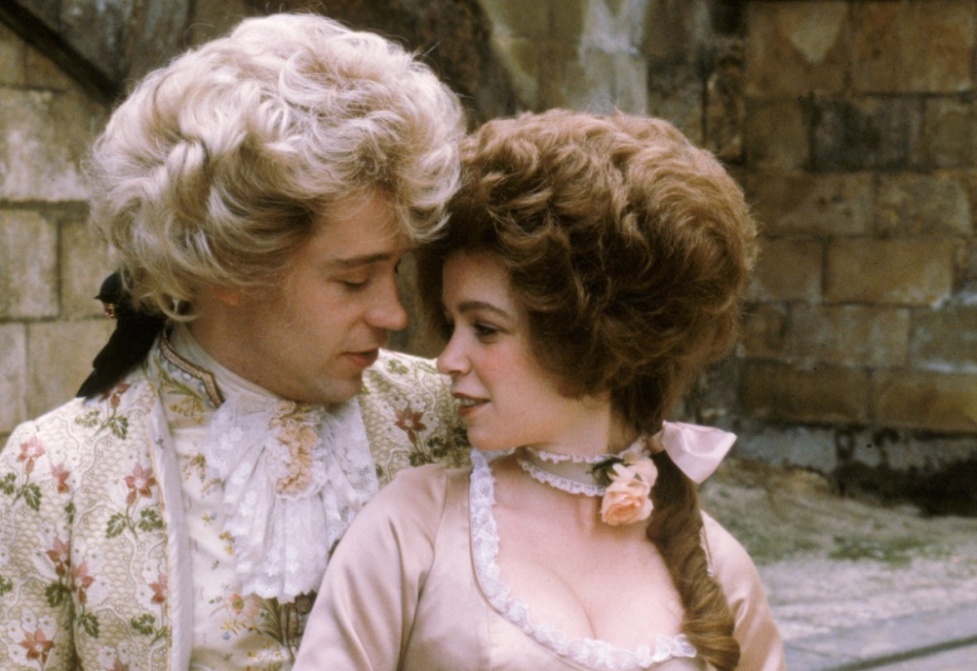 https://www.film.ru/sites/default/files/images/Amadeus.jpg